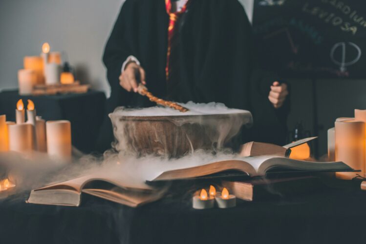 ** Bibliothèque ** Exposition « Le Monde des sorciers »