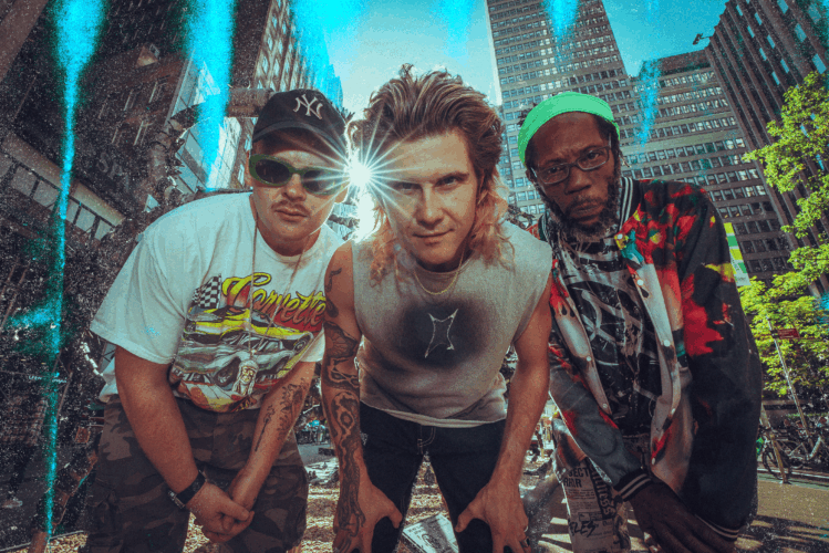 // Le SAX // TOO MANY ZOOZ + TANKUS